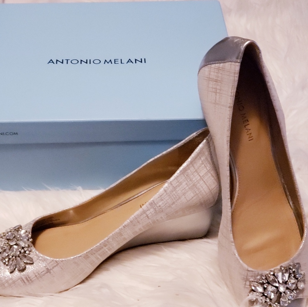Peep toe wedge